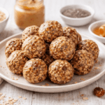Haferflocken-Energy-Balls: Darmfreundlicher Snack für schnelle Energie Haferflocken Energy Balls mit Datteln, Chiasamen und Mandelmus – darmfreundlicher gesunder Snack